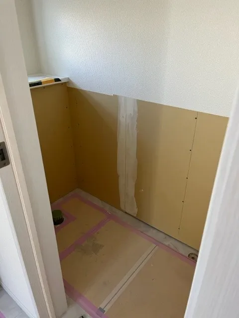 【東京都】三鷹市にてトイレのキッチンパネル施工